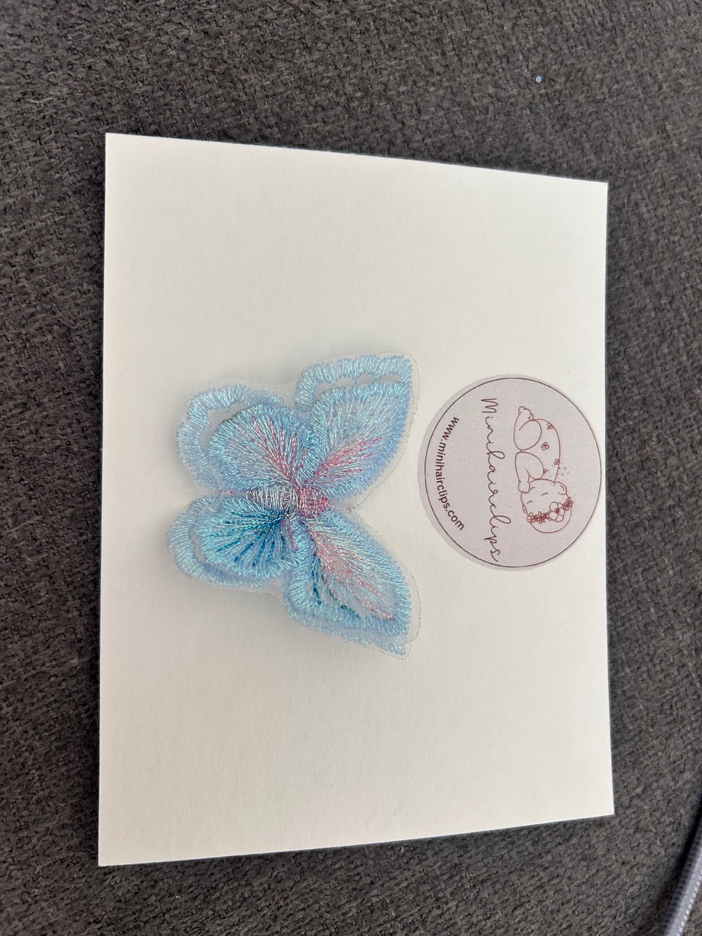 Limited Edition – Schmetterlings-Spange „Einzelstück mit Flügeln“